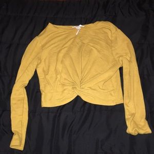 ⭐️Yellow long sleeve crop top⭐️